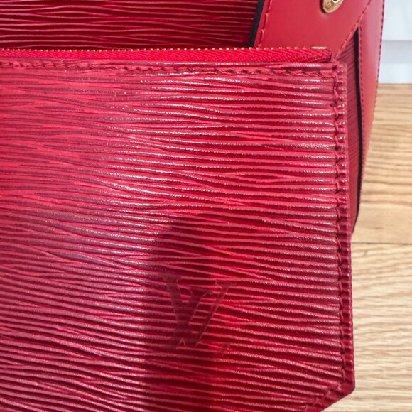 Vintage Louis Vuitton Sac d’Épaule GM in Red Épi Leather - Excellent Condition - Picture 16 of 16